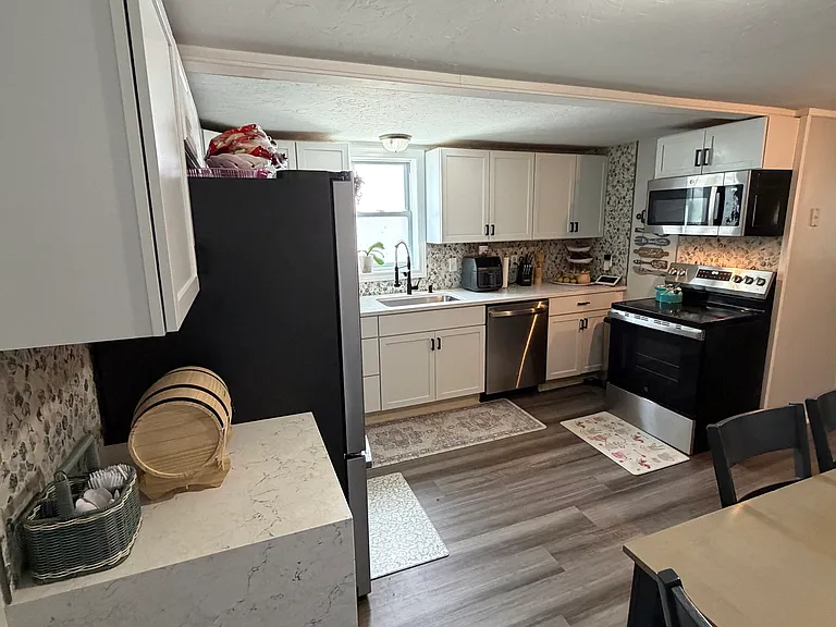 16 Pine St #A — Photo 37