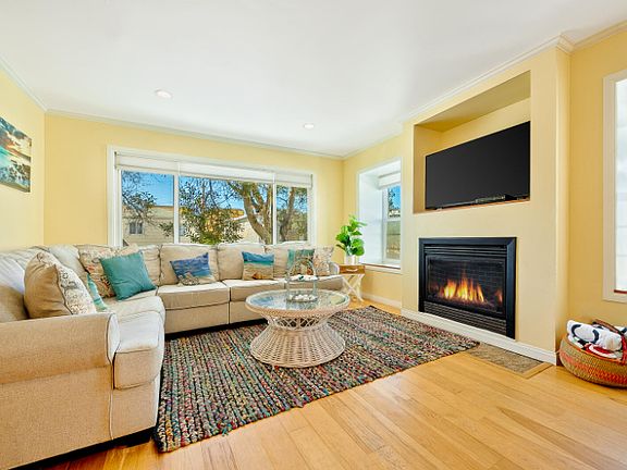 3rd image of 804 Monterey Ct