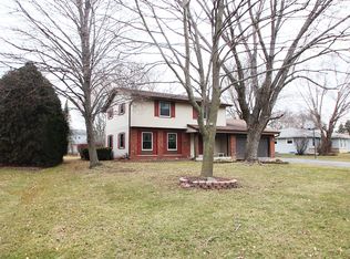 W223N2535 Glenwood Ln, Waukesha, WI 53186