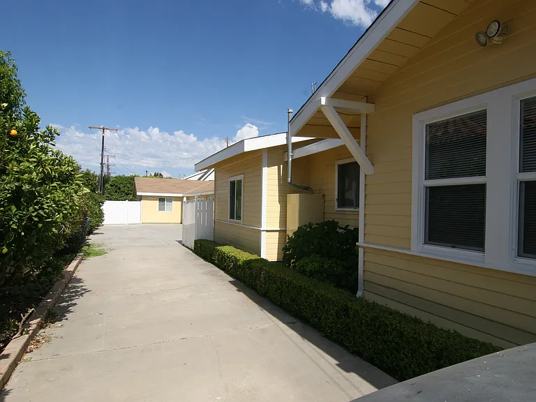 24604 Eshelman Ave — Photo 2