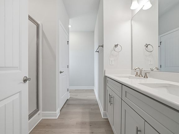 3rd image of 692 Alleyoak Ln