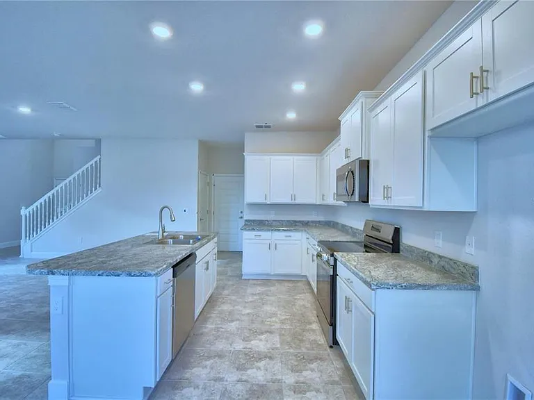 906 Sofia Ln — Photo 9