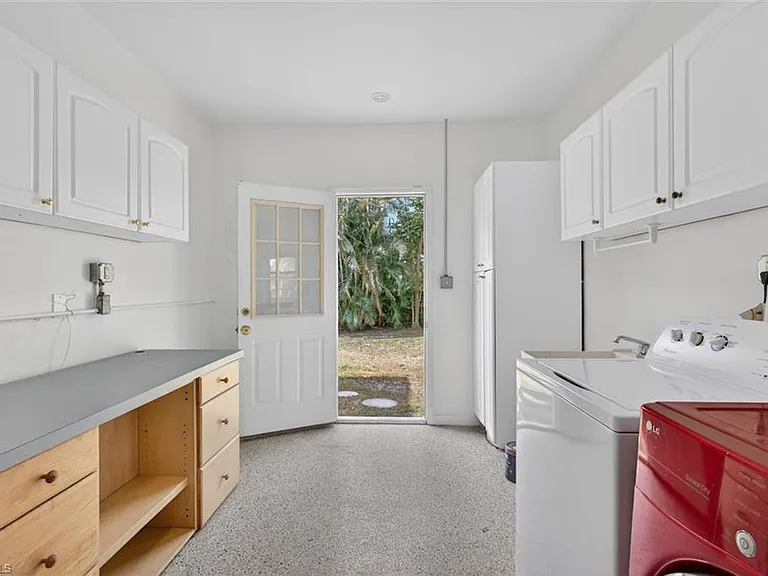 1420 Maravilla Ave — Photo 39