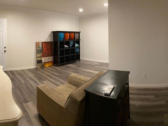 4th image of 729 Lupin Ln