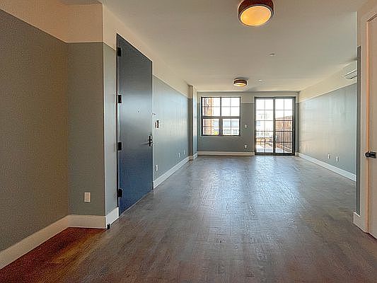 3rd image of 61 Metropolitan Ave #617