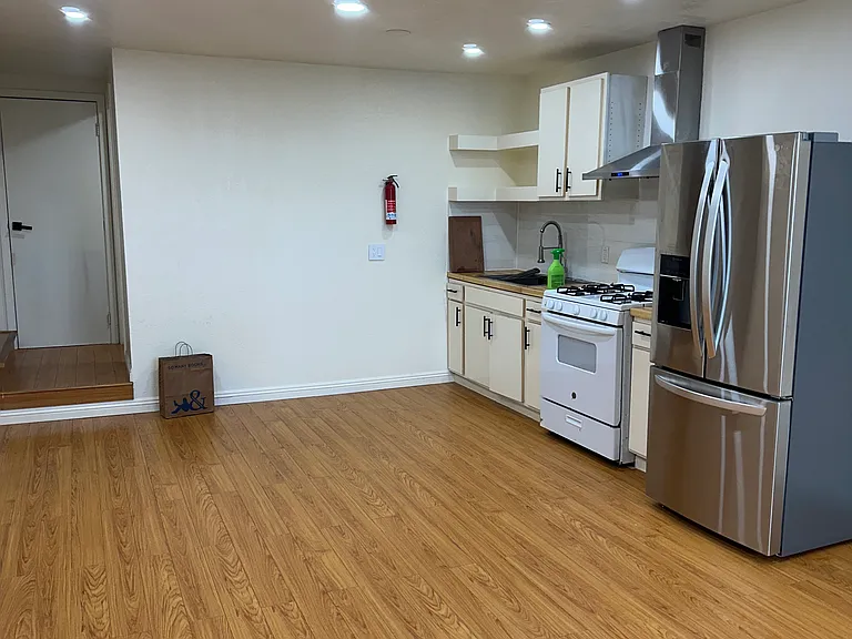 83 Vendome Ave — Photo 7