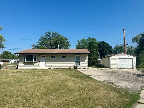 7 Austin Ave, Carpentersville, IL 60110
