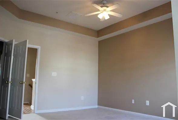 906 E Lombard St — Photo 19