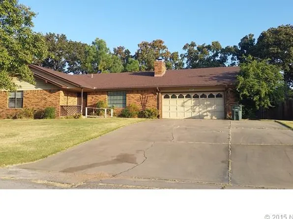 807 W 12th Ave, Bristow, OK 74010