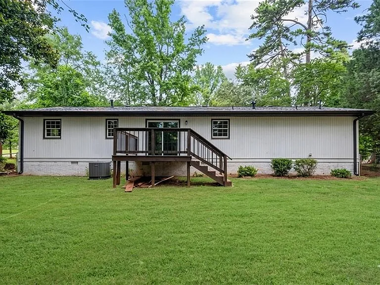 3022 Hillwood Dr — Photo 15