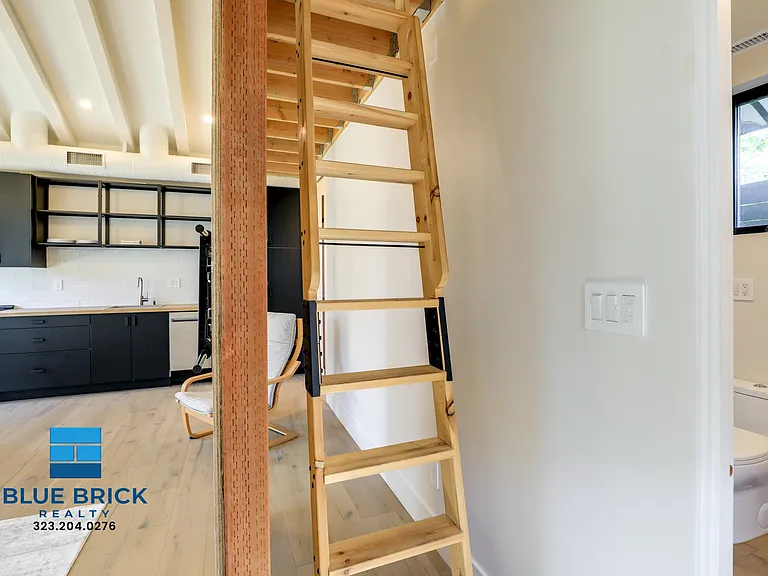 14120 Archwood St — Photo 6