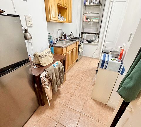3rd image of 223 E 82nd St #2