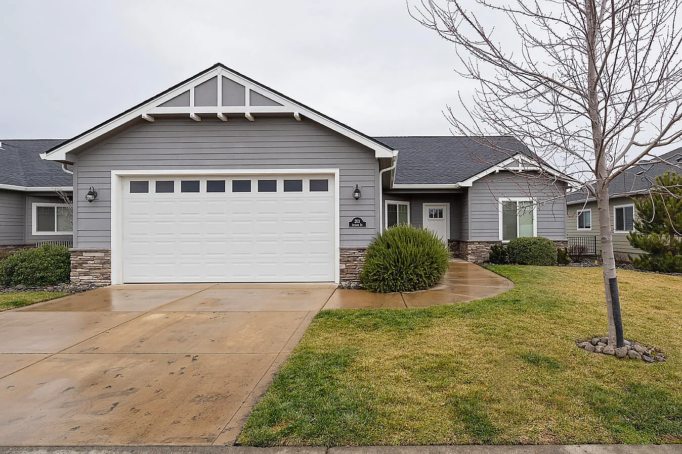 203 Skyhawk Dr photo 1