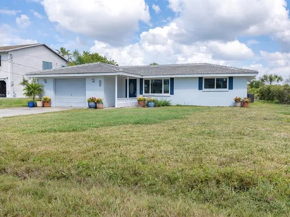 130 Crestview Dr, Englewood, FL 34223