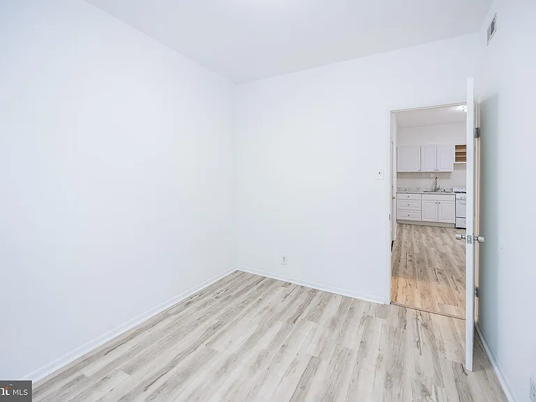 625 10th St #2F — Photo 9