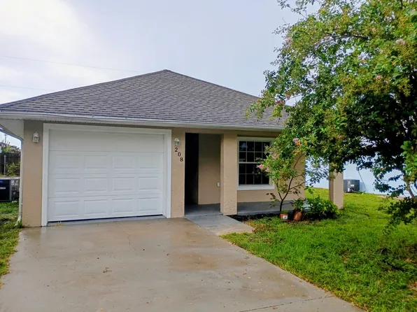 208 14th St SW, Vero Beach, FL 32962