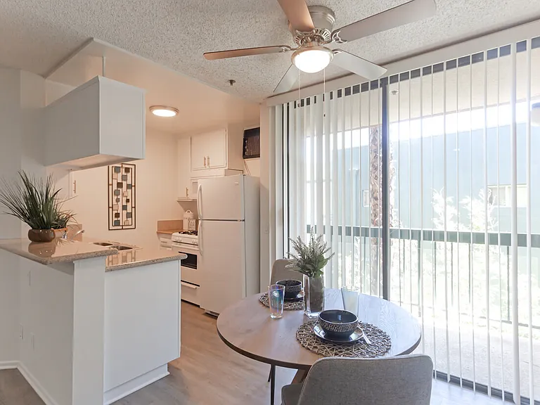 Westwood Executive House — Photo 31