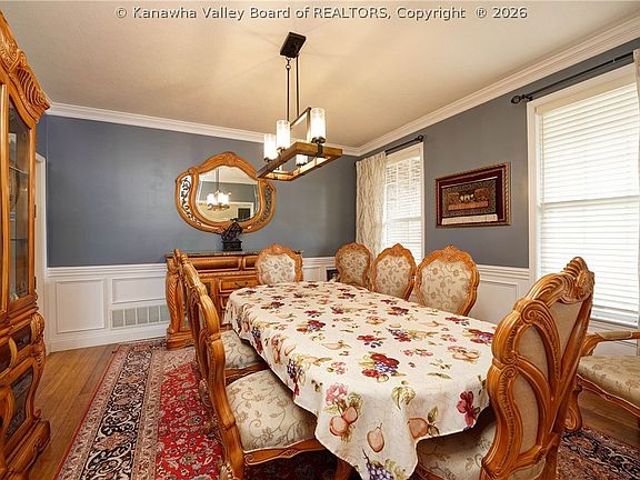 5th image of 561 Wynterhall Ln