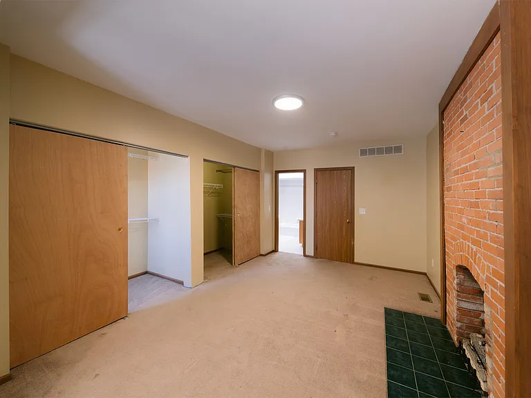 252 S Washington Ave — Photo 18