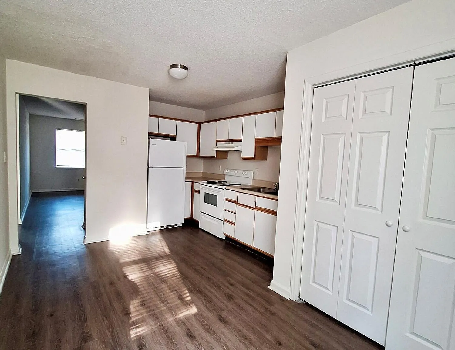 2 bed, 1.0 bath, $900 — Photo 4