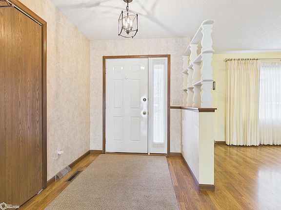 2nd image of 302 Woodland Dr