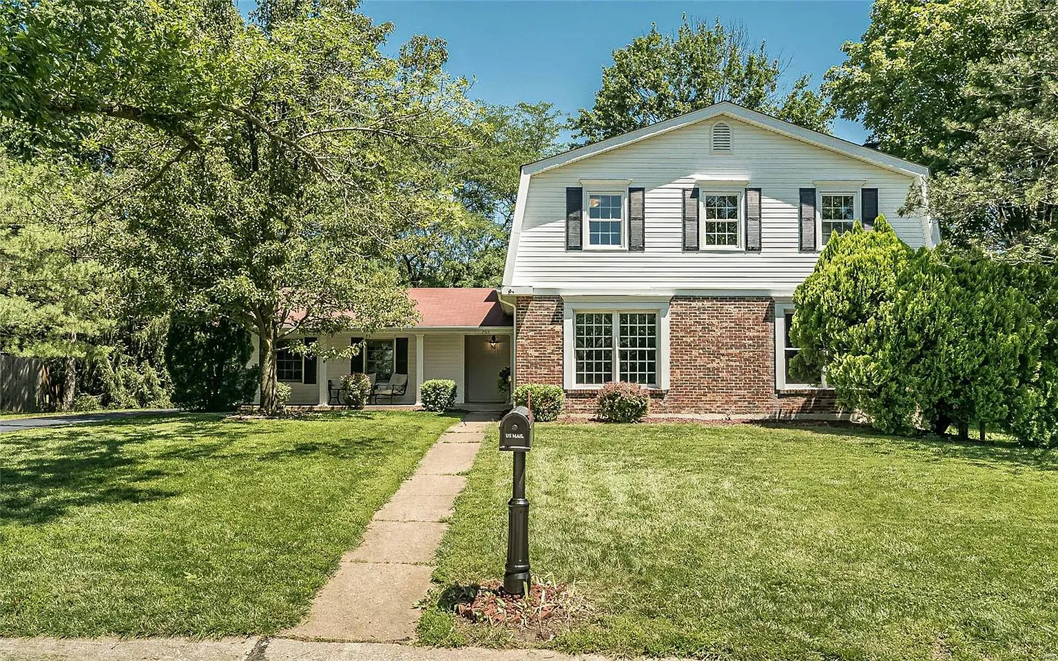 363 Royal Village Dr photo 1