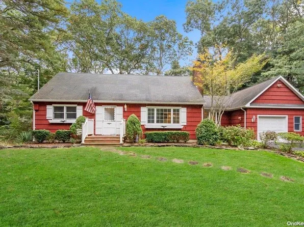 243 Waterford Road, Oakdale, NY 11769