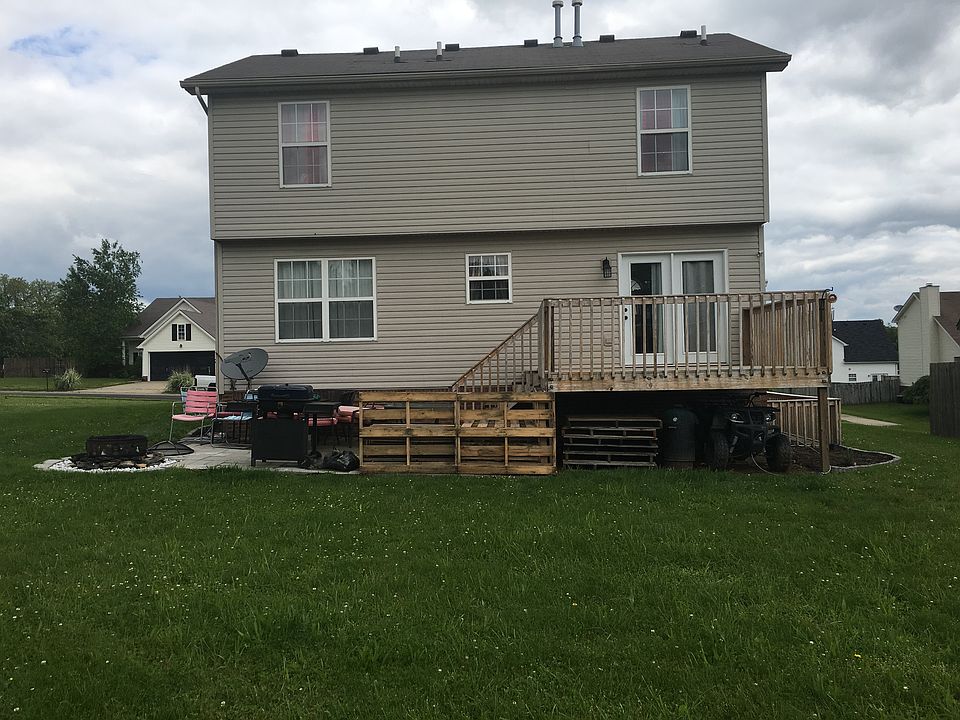 Nice deck and patio area