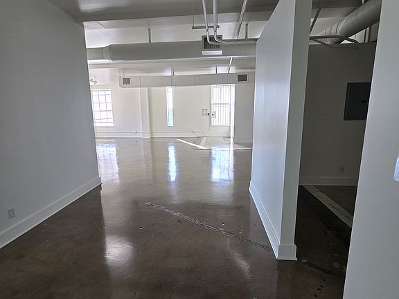 4th image of 846 S Broadway #Penthouse 5