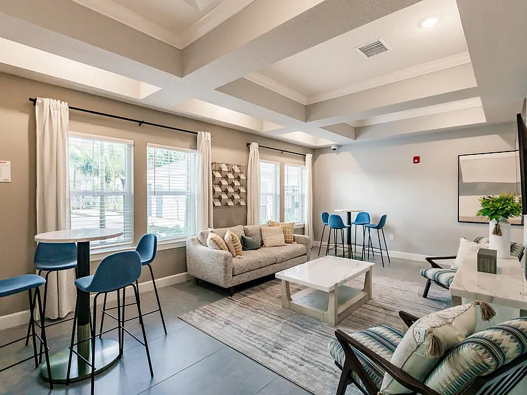 Vantage Apartments — Photo 28