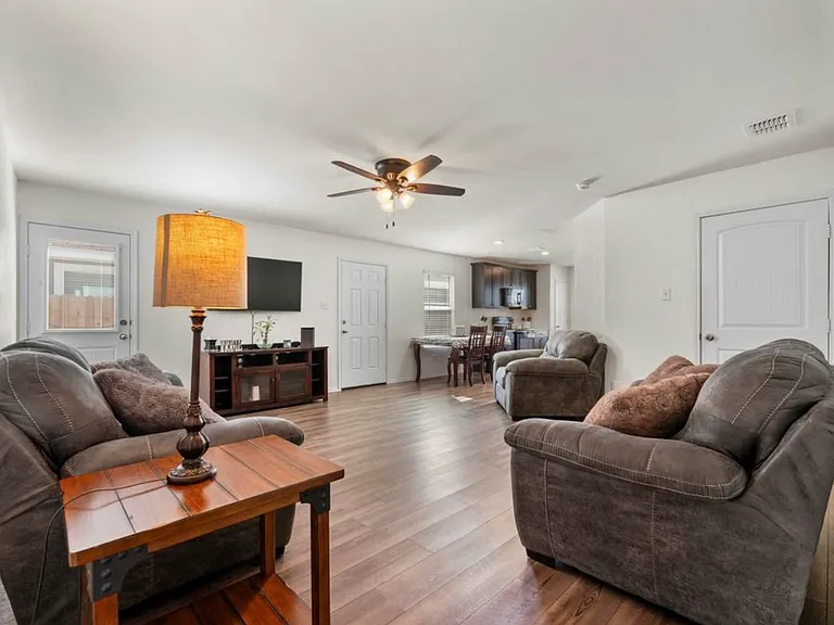 718 Trestle Dr — Photo 8