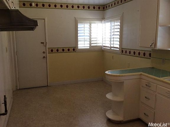 4th image of 2940 Montclaire St