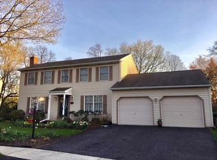 2114 Canterbury Dr, Mechanicsburg, PA 17055