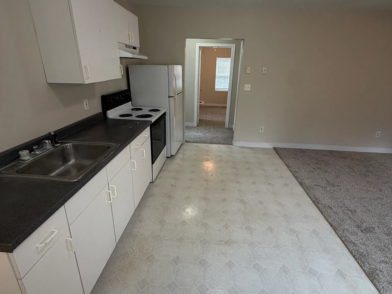 2 bed, 800 sqft, $2,100 — Photo 2