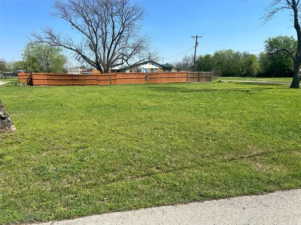 116 E Hinton St, Tioga, TX 76271