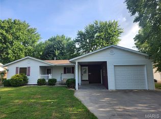 620 S 6th St, Breese, IL 62230
