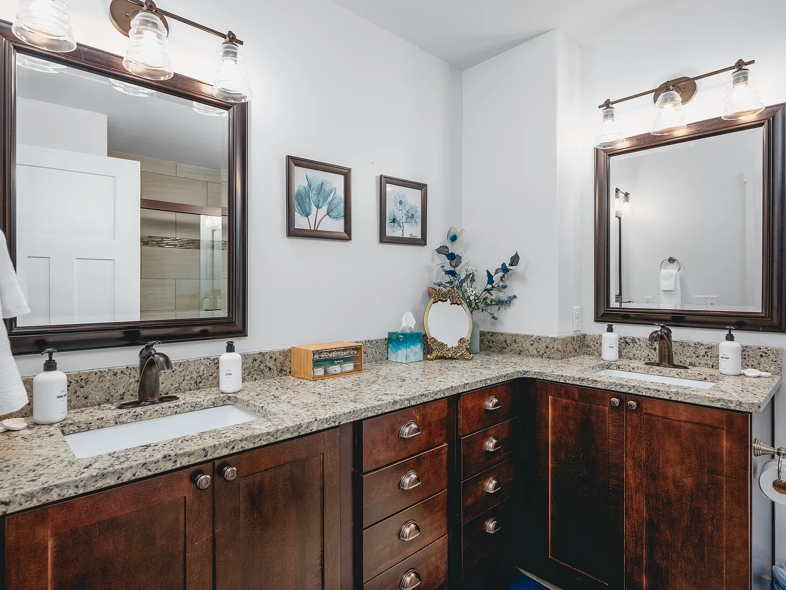 3 bed, 2.5 bath, 1453 sqft, $2,200 — Photo 3