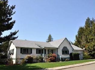 997 5th St, Brookings, OR 97415