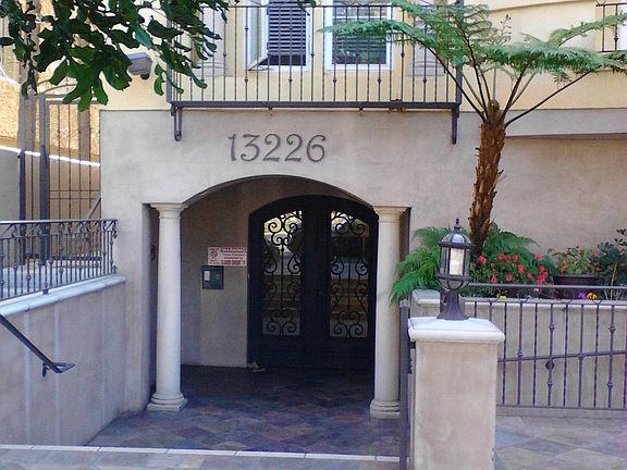 2nd image of 13226 Moorpark St APT 101