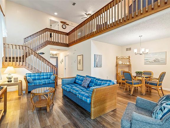 3rd image of 33 Nantucket Dr