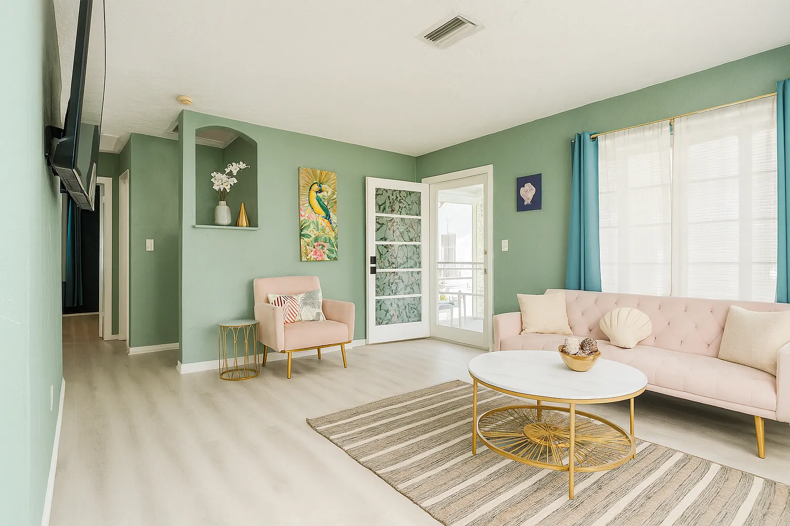 2 bed, 800 sqft, $2,250 — Photo 2