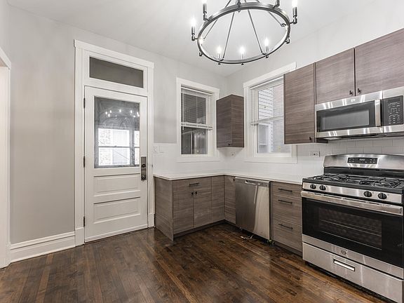 3rd image of 2703 N Sacramento Ave