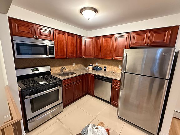 4th image of 31-13 23rd St #1C