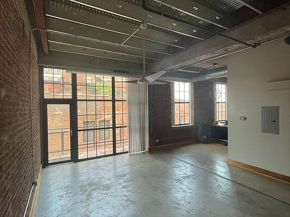4th image of 2201 Locust St #301