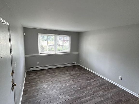 2nd image of 577-587 Andover St SE #577