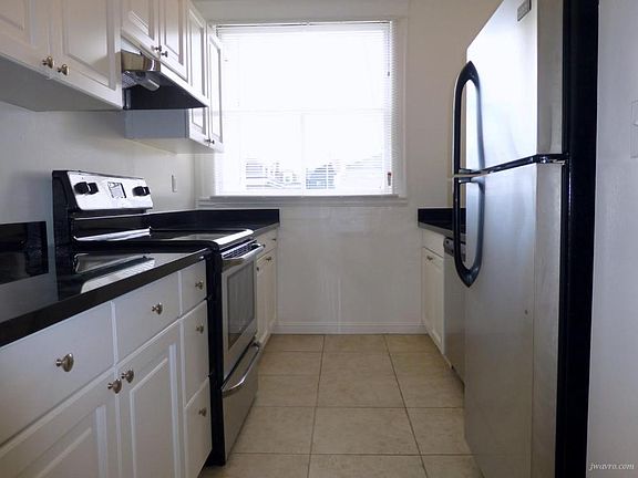 5th image of 2411 Webster St APT 12