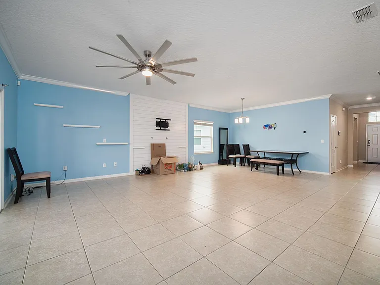 10932 Haws Ln — Photo 7
