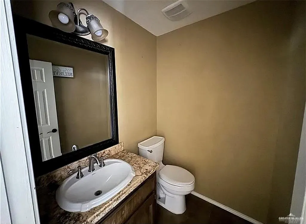 3 bed, 2.5 bath, 1519 sqft, $1,700 — Photo 3