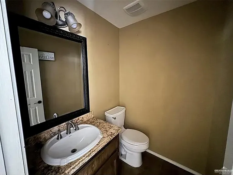 3817 Nightingale Ave — Photo 3