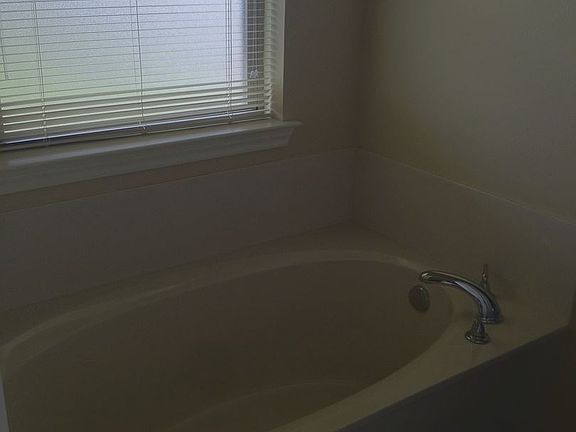5th image of 621 Park Wood Cir